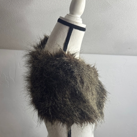 Elegant Faux Fur Shawl in Brown - Picture 5 of 12